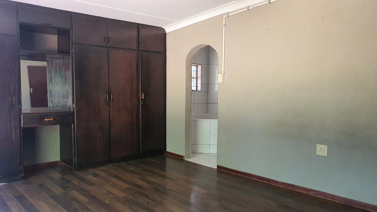 Photo 10 of 23