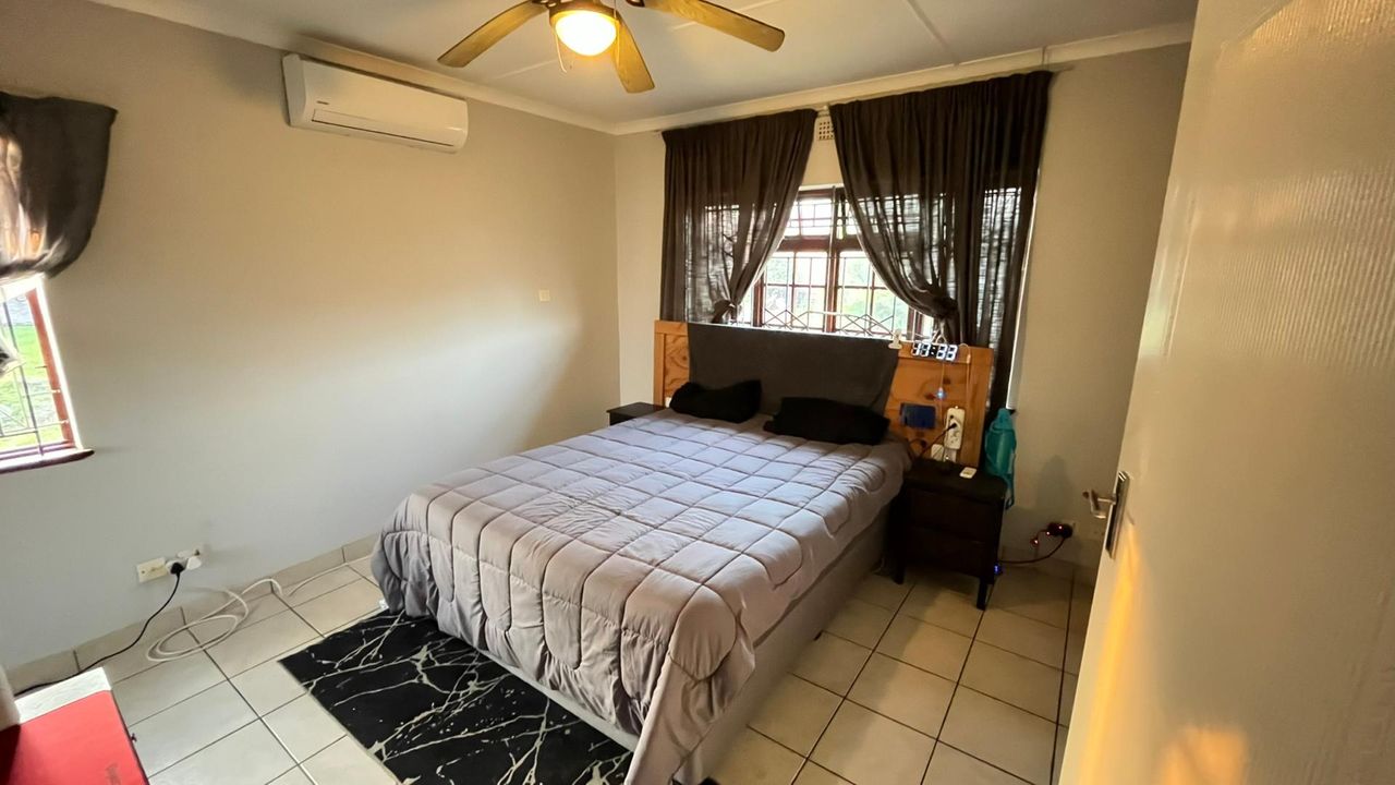 Photo 16 of 24