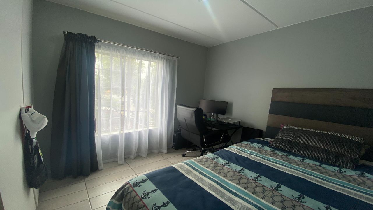 Photo 18 of 32
