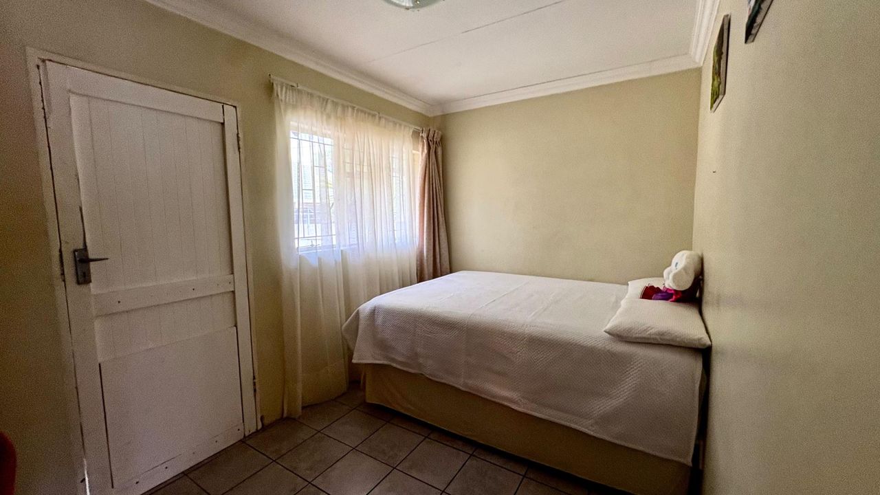 Photo 16 of 22