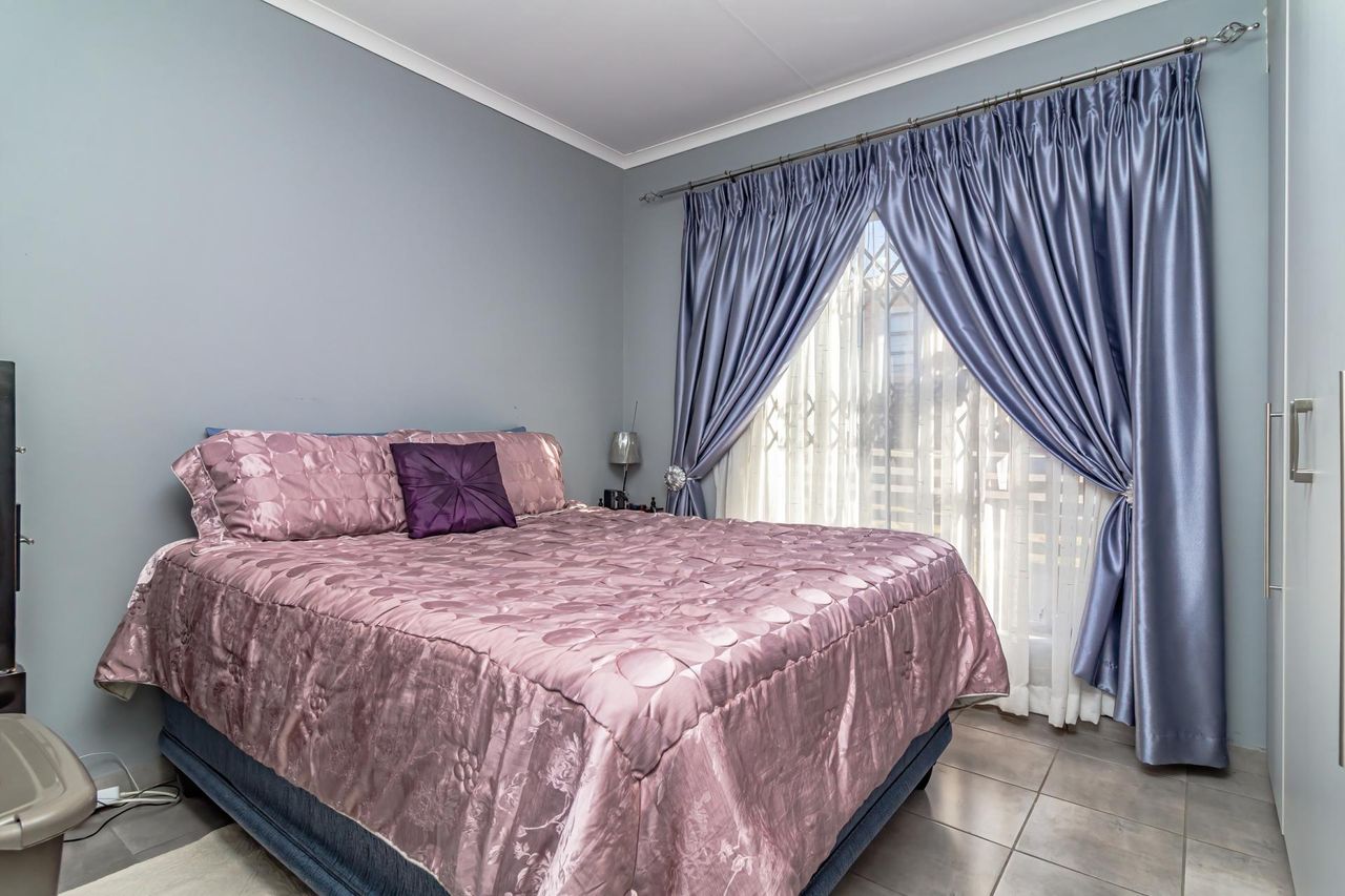 Photo of 2 Bedroom apartment for sale in Groblerpark, Roodepoort
