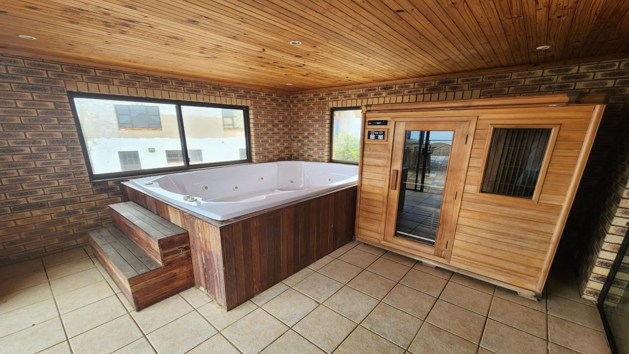 Photo 16 of 25