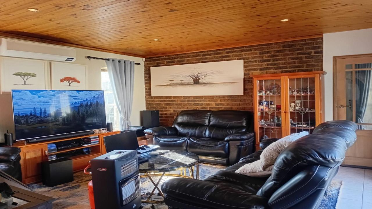 Photo of 4 Bedroom house for sale in Weltevreden Park, Roodepoort
