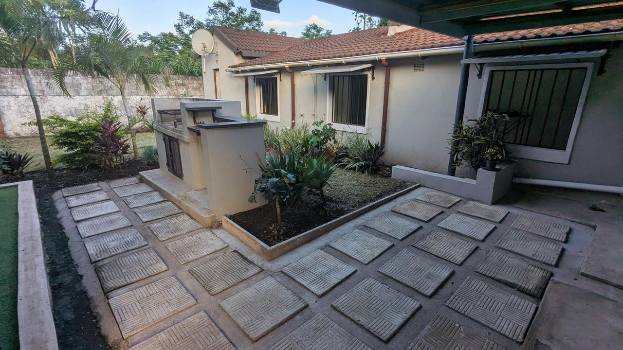 Photo 11 of 29