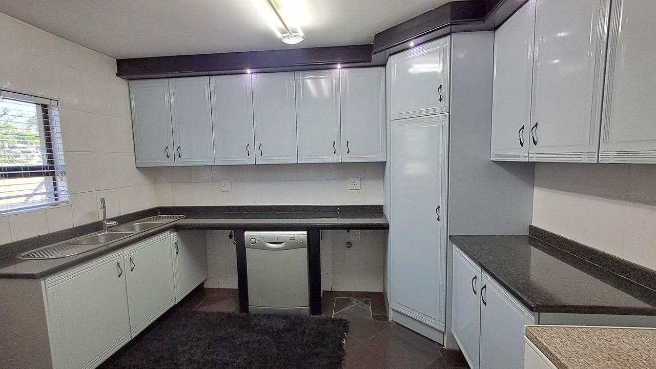 Photo 17 of 60