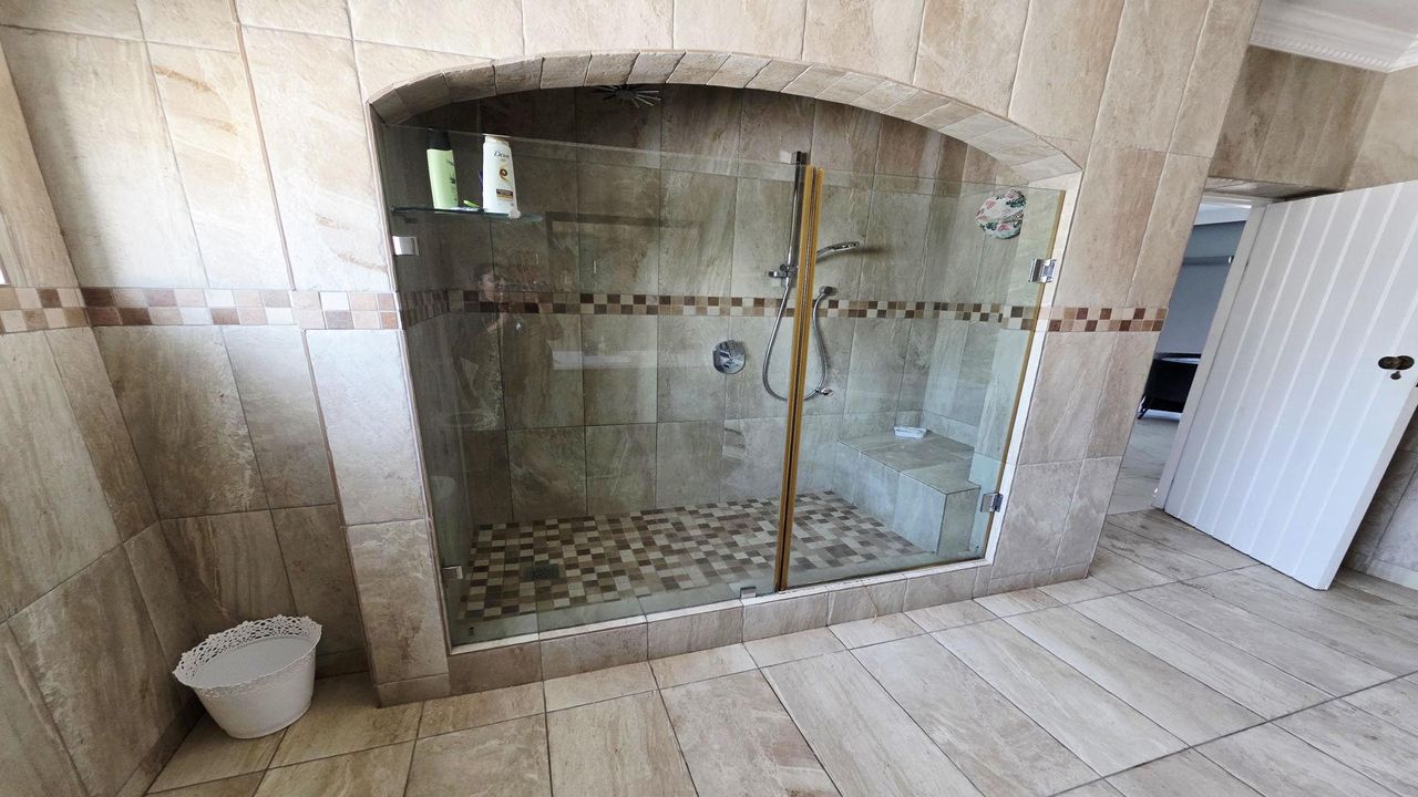 Photo 20 of 24