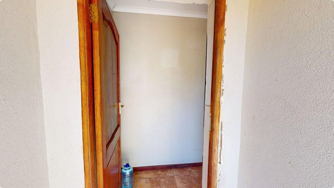 Photo 11 of 28