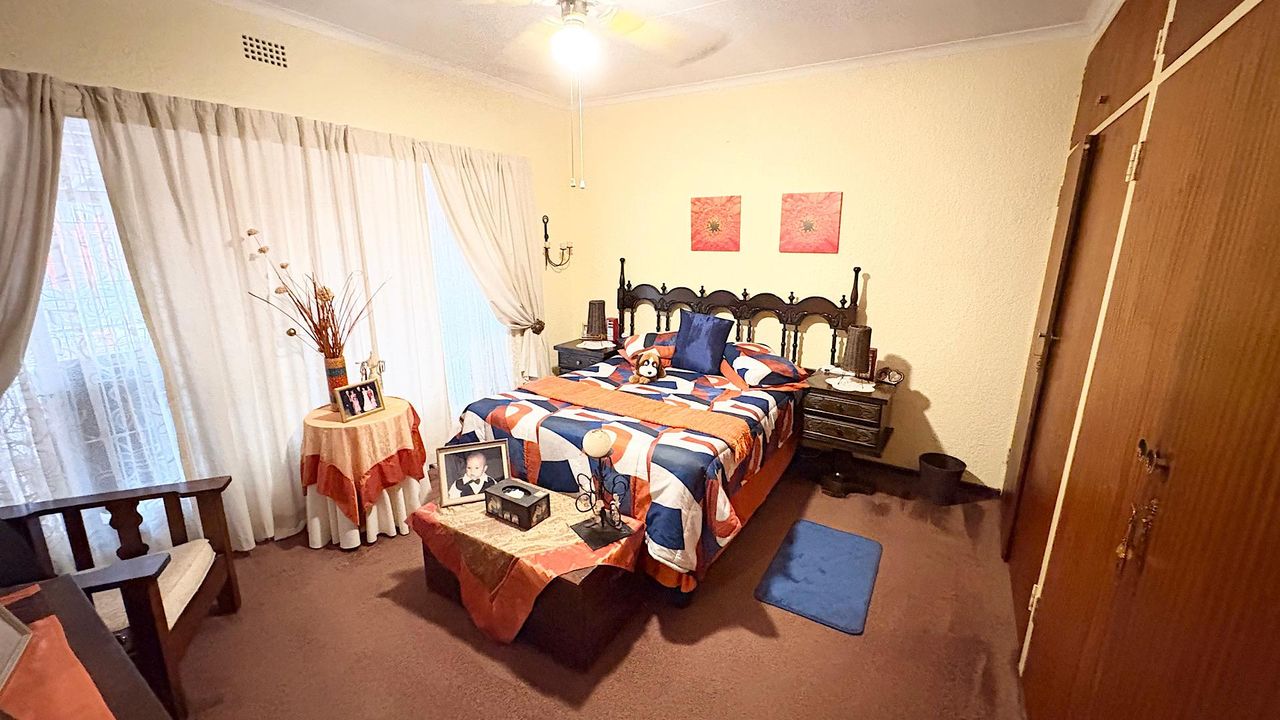 Photo 18 of 27