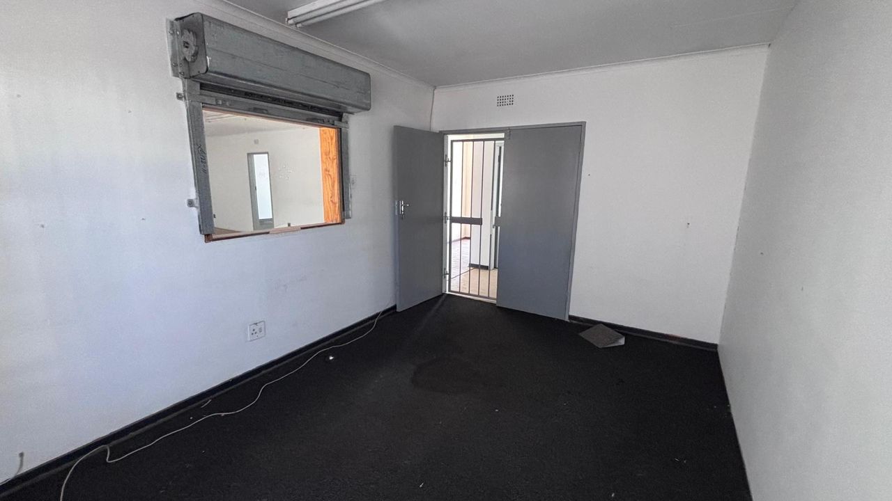 Photo 10 of 24
