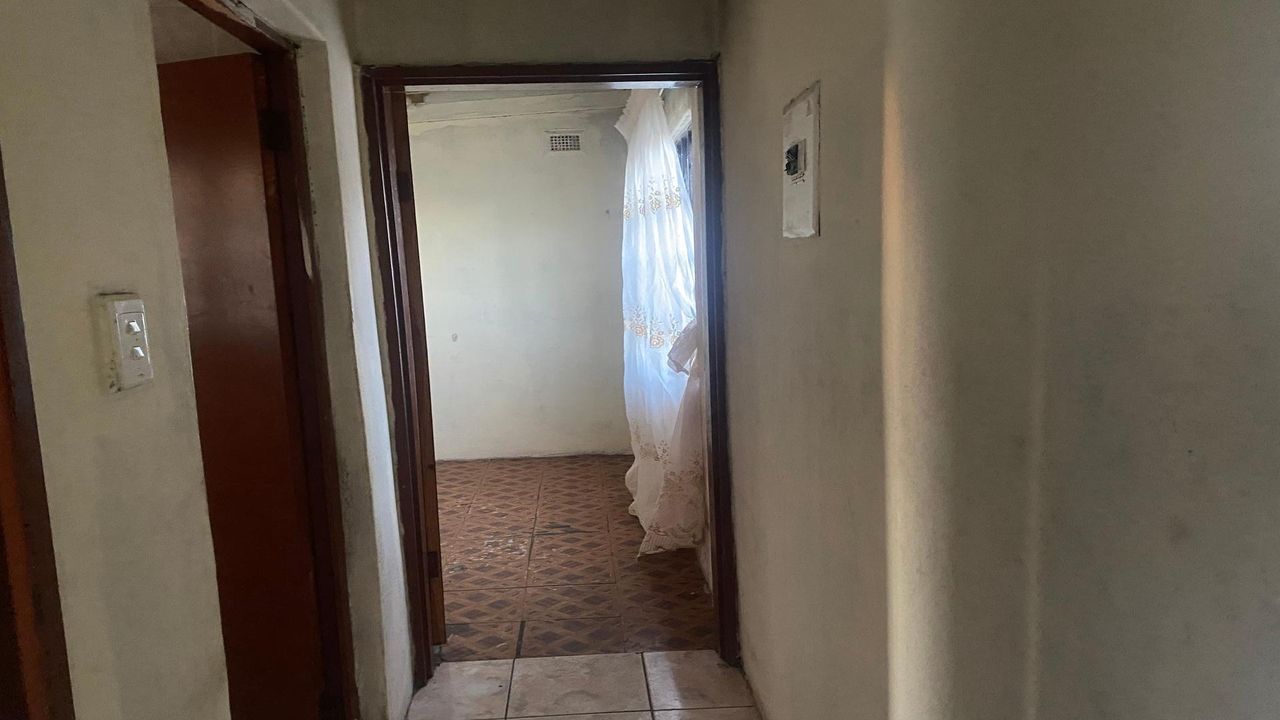 Photo 20 of 27