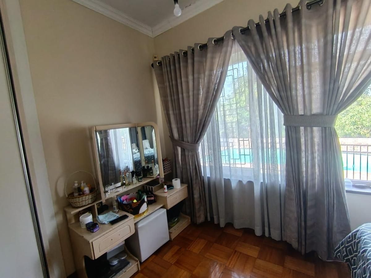 Photo 4 of 24