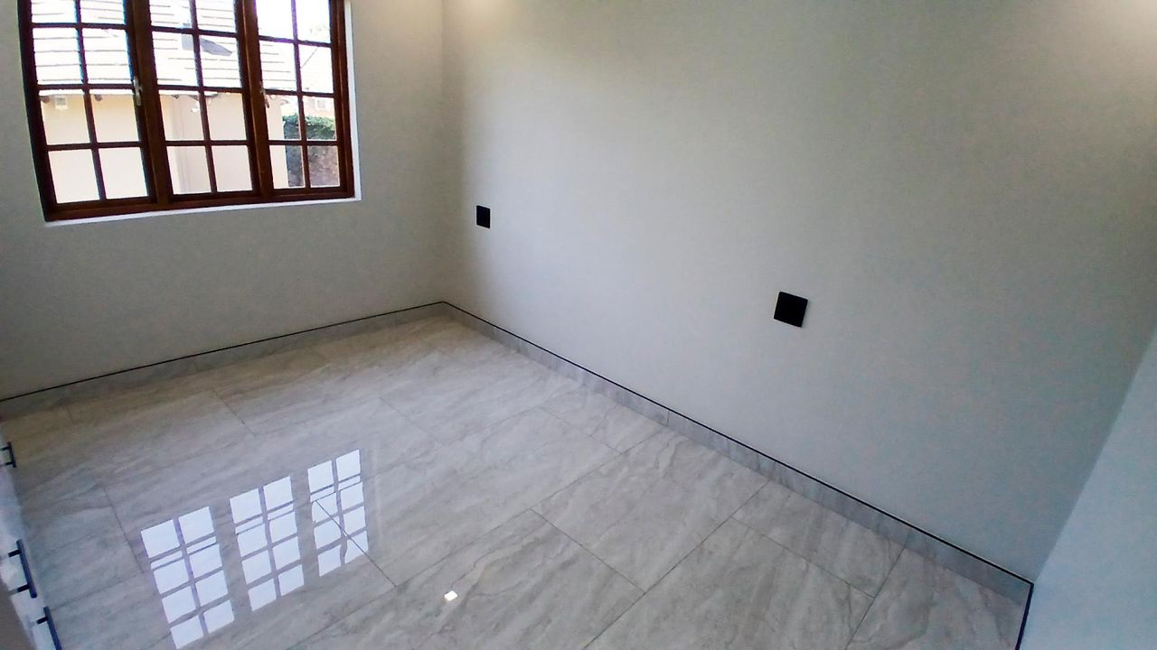 Photo 18 of 22