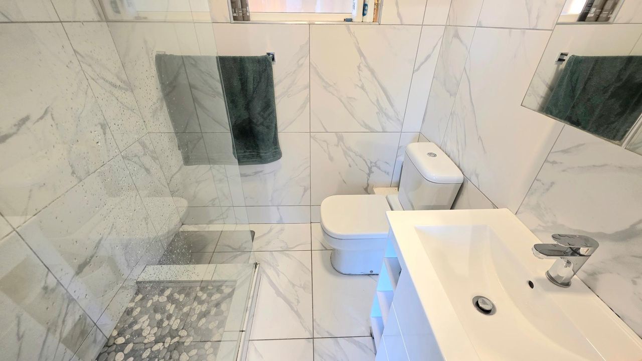 Photo 18 of 20