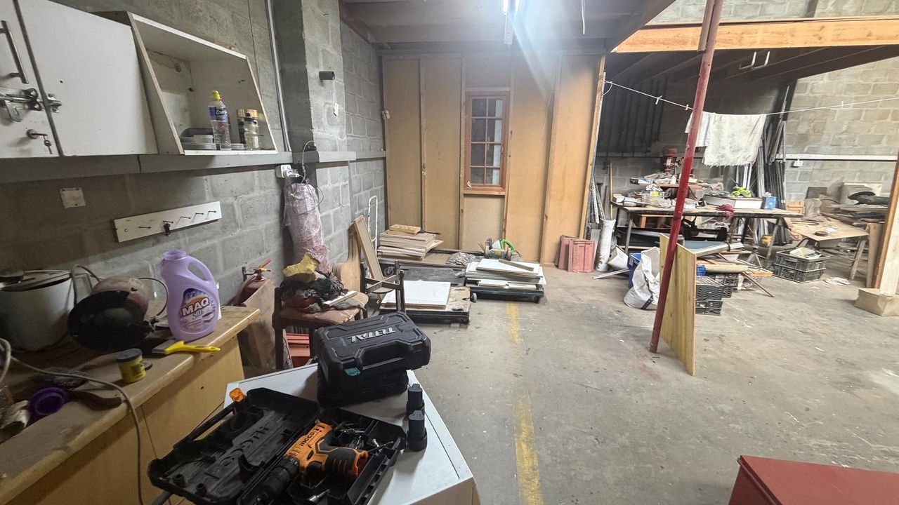 Photo 4 of 6