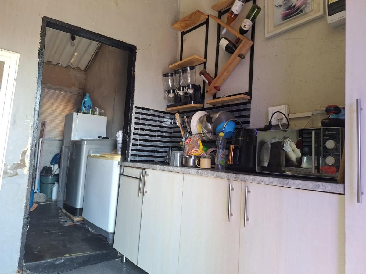 Photo of 12 Bedroom block of flats for sale in Emangweni, Tembisa