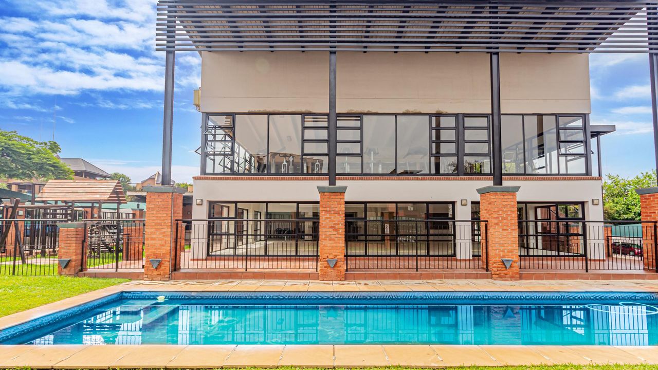 2 Bedroom apartment for sale in Douglasdale, Sandton