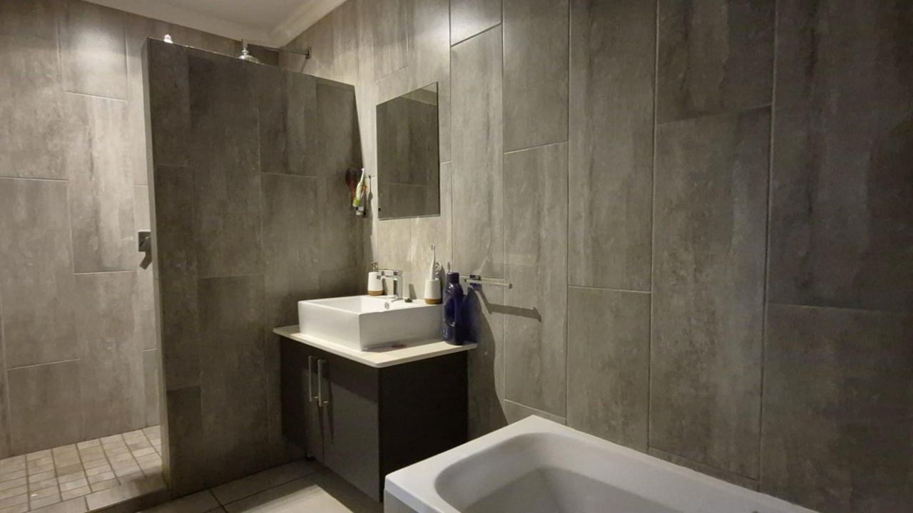 Photo 16 of 22