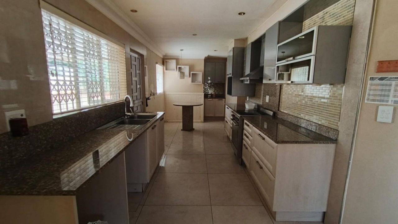 Photo 7 of 22