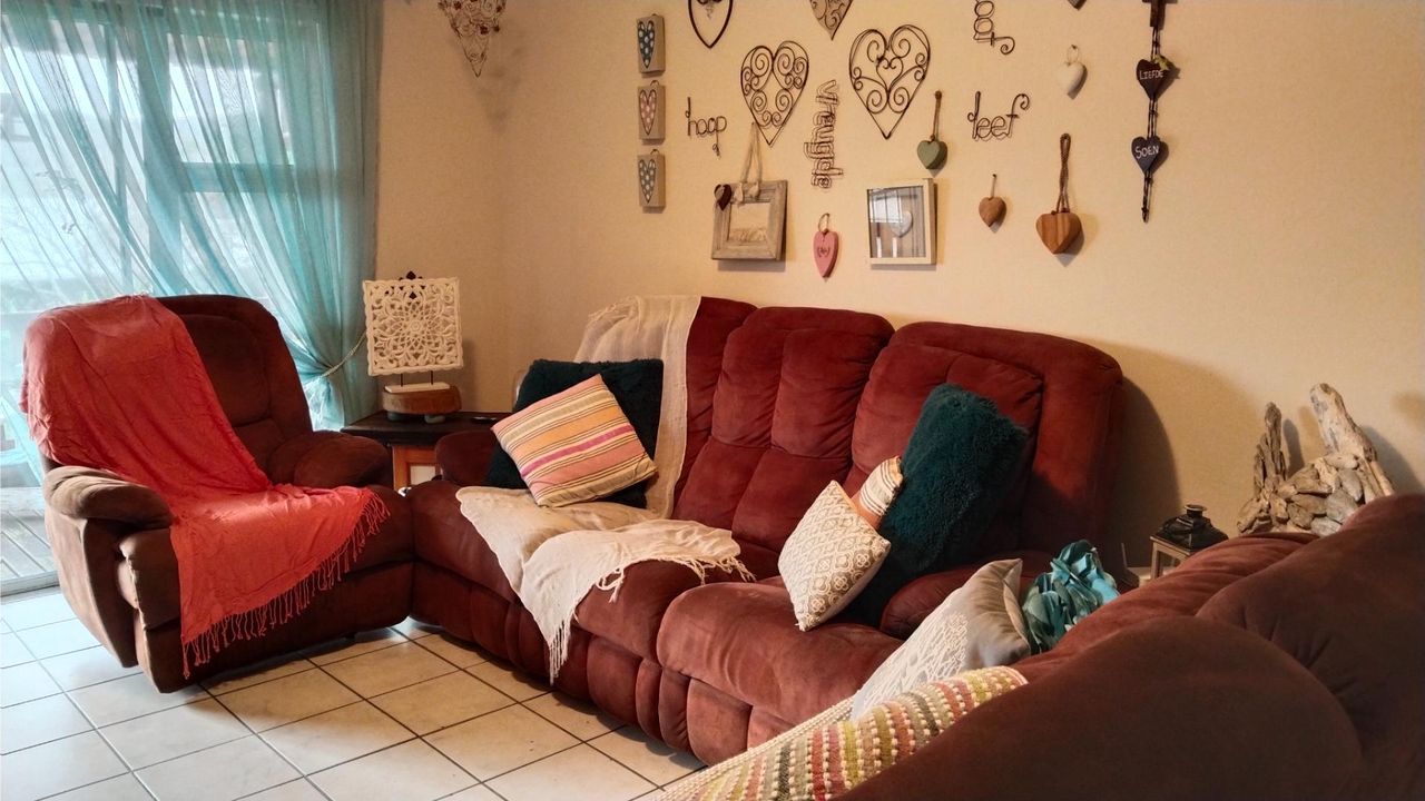 Photo 3 of 23