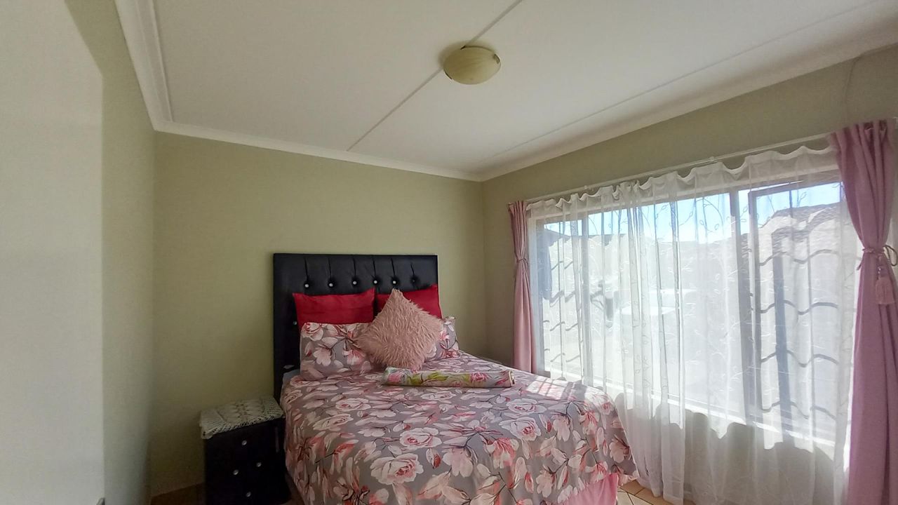 Photo 17 of 19