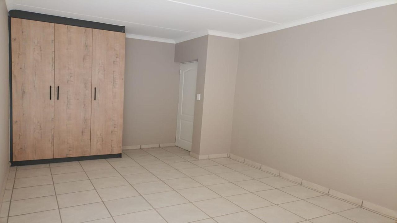 Photo 15 of 24