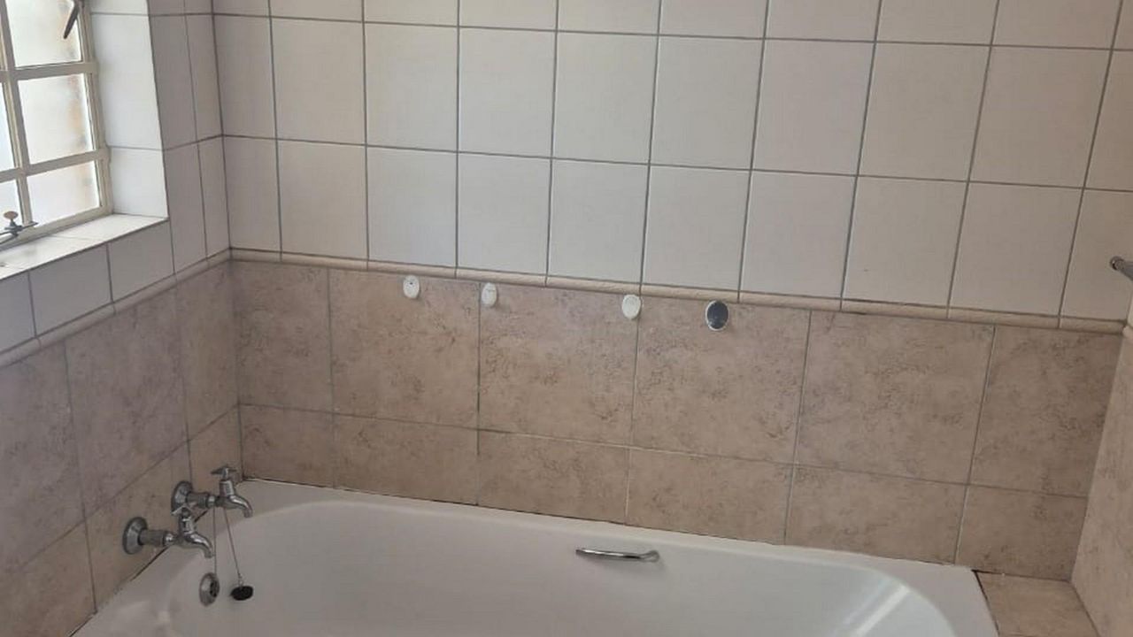 Photo 15 of 17