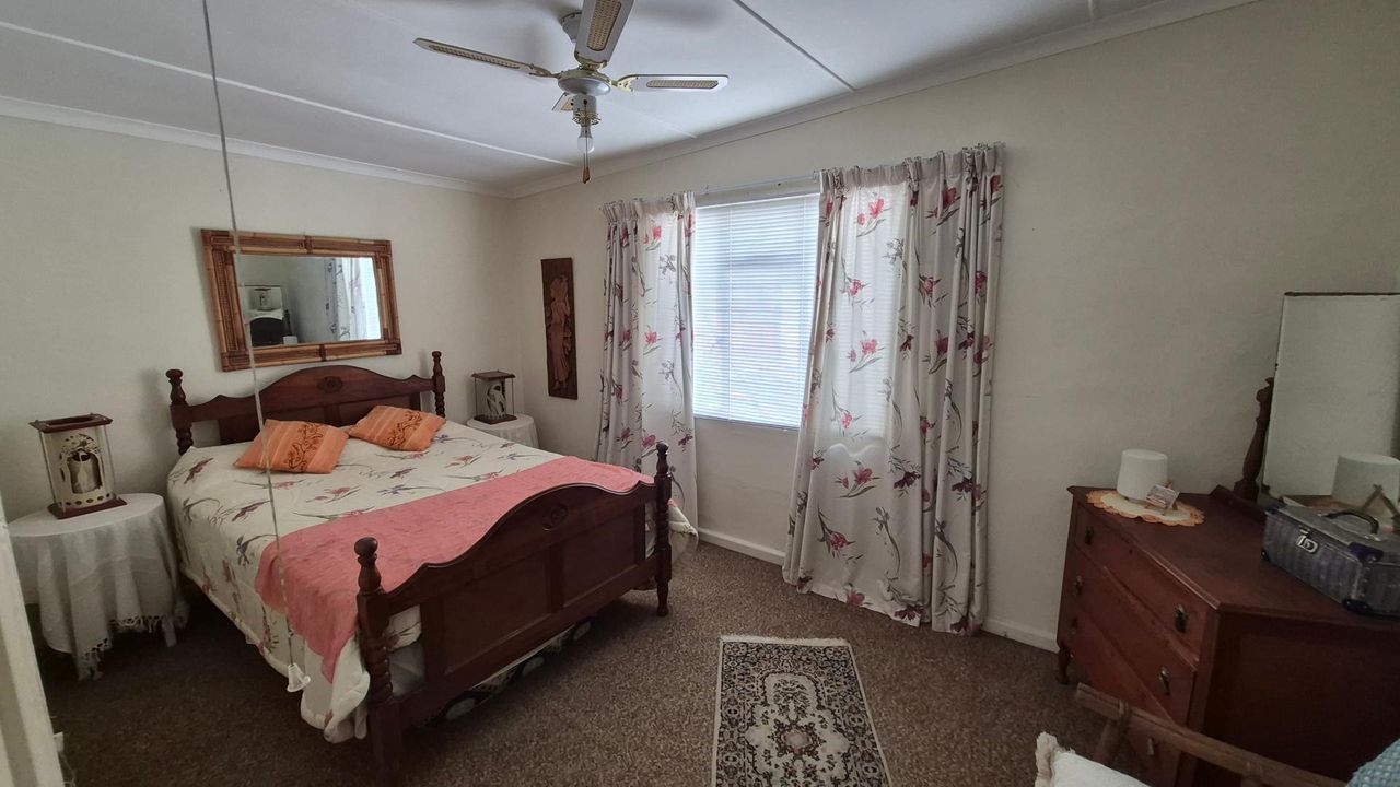 Photo 16 of 25