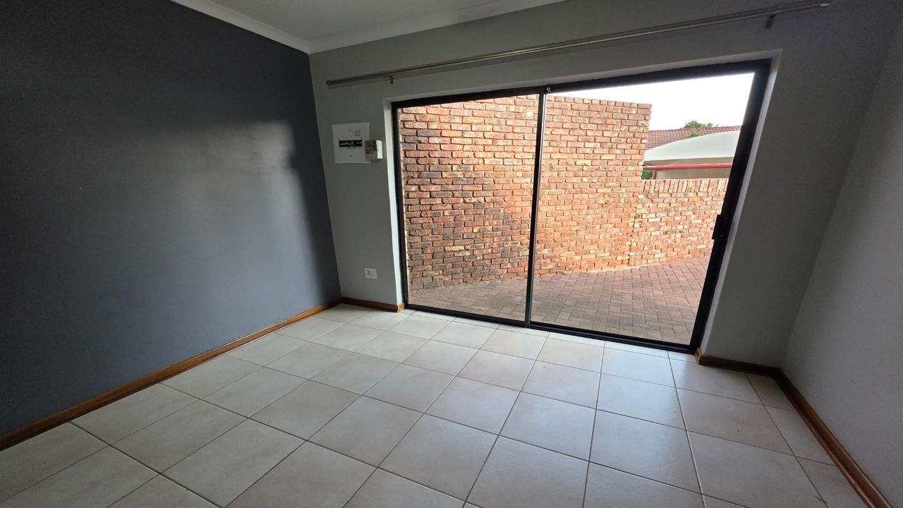 Photo 27 of 29