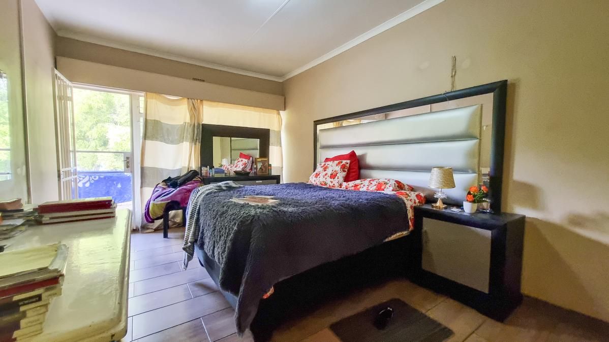3 Bedroom duplex townhouse - sectional for sale in Middelburg Central