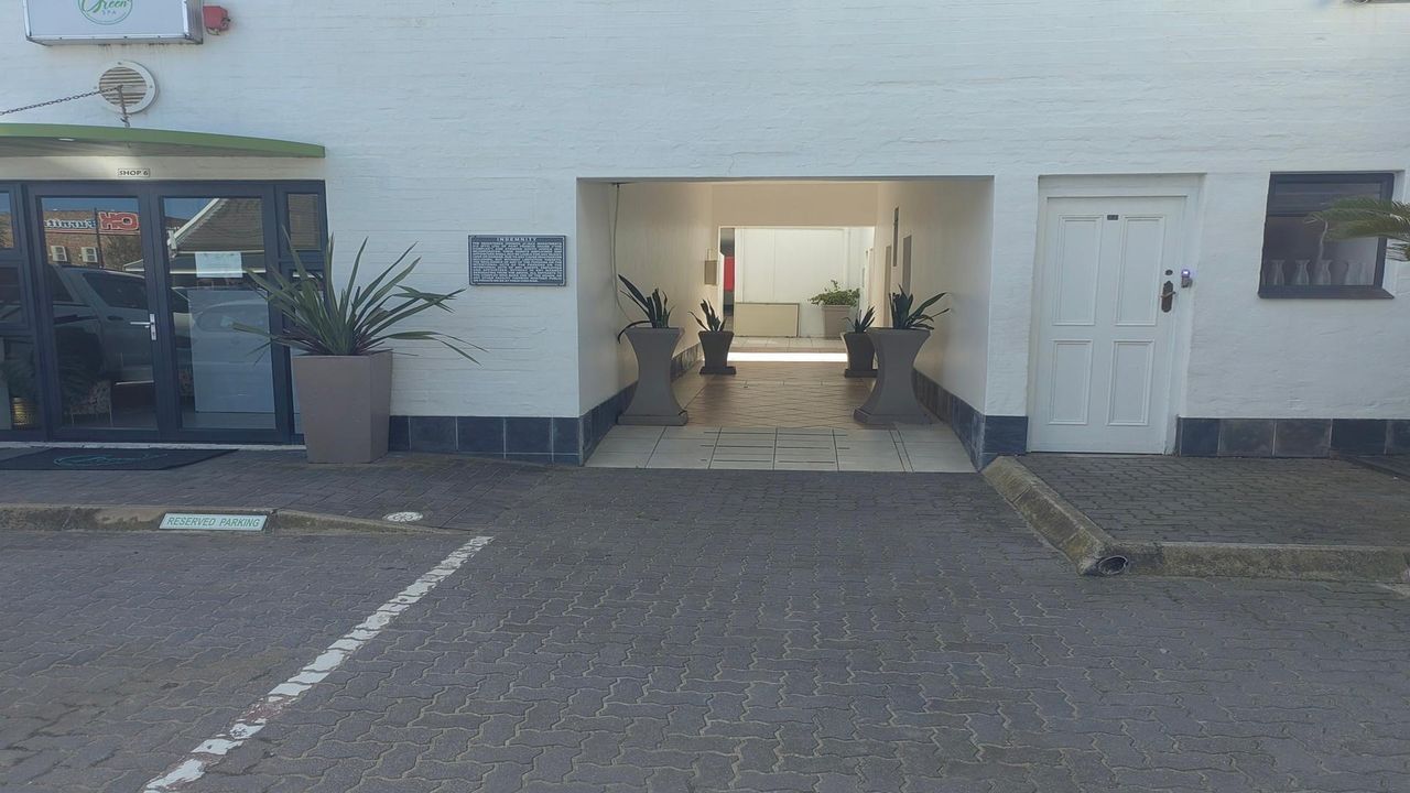 Photo 13 of 17