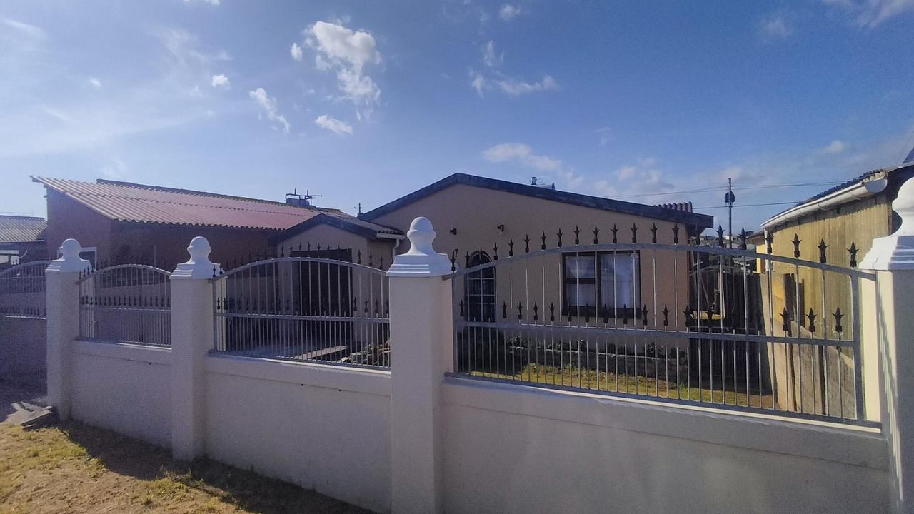 Photo 4 of 23