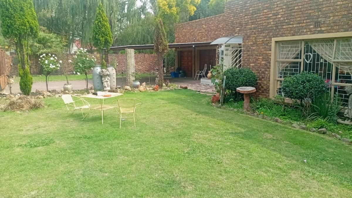 Photo 4 of 25