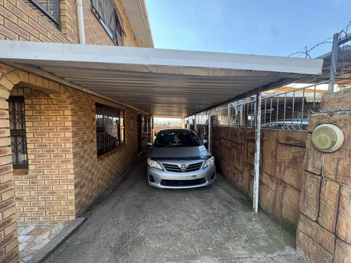 Photo of 6 Bedroom house for sale in Redfern, Phoenix