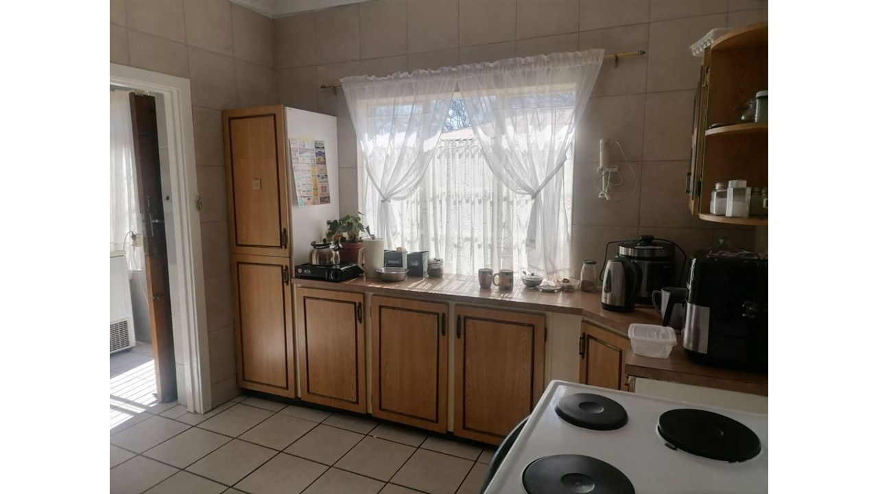 Photo 23 of 31
