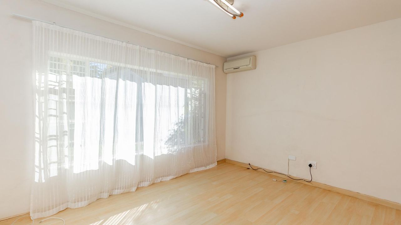 Photo 6 of 25