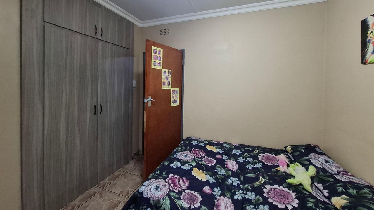 Photo 11 of 24