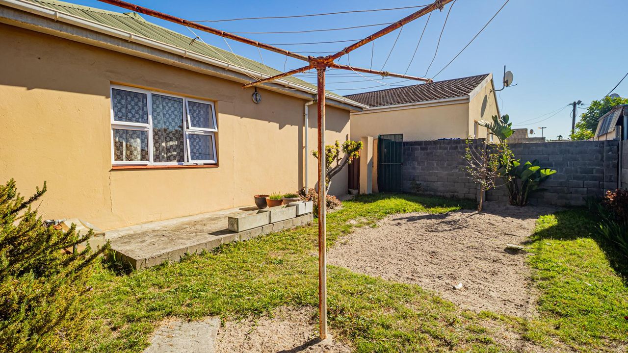 Photo 18 of 20