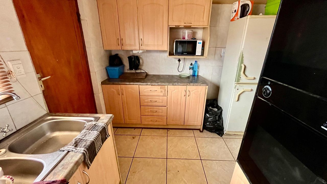 Photo 14 of 27