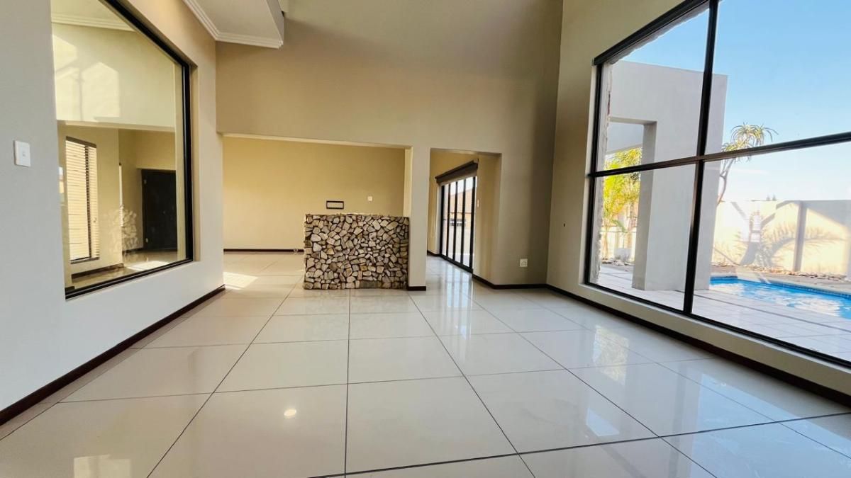 Photo of 3 Bedroom house to rent in Bankenveld Golf Estate, Witbank