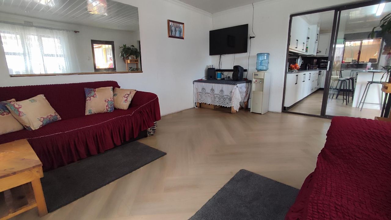 Photo 3 of 18