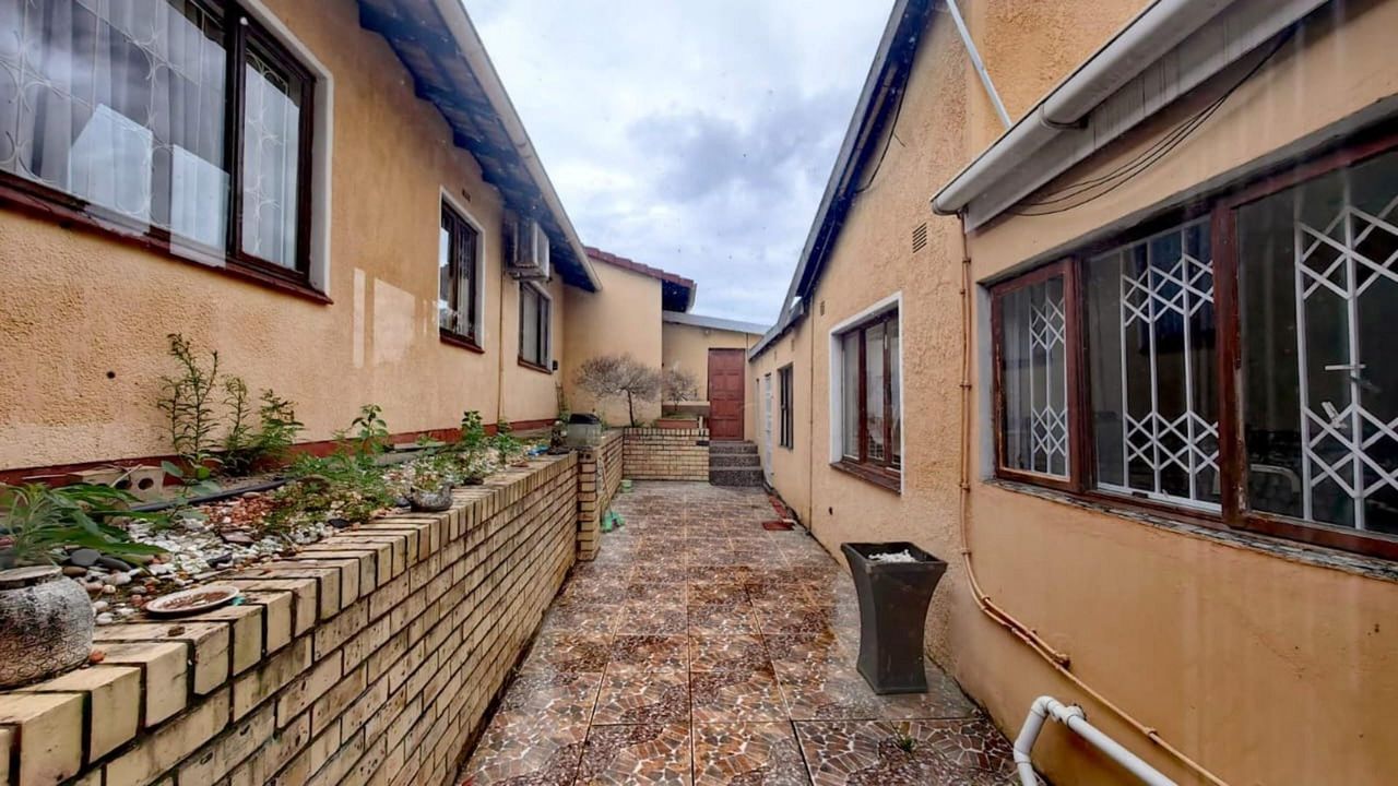 Photo 6 of 26