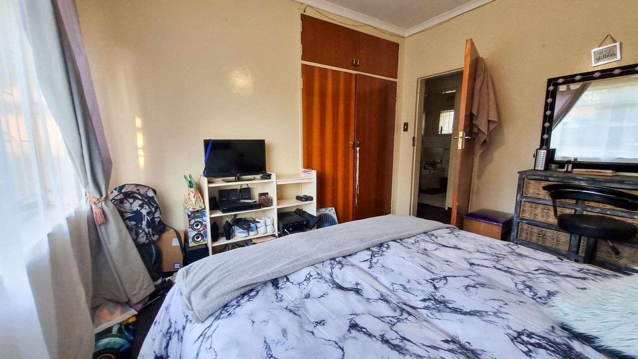 Photo 23 of 24