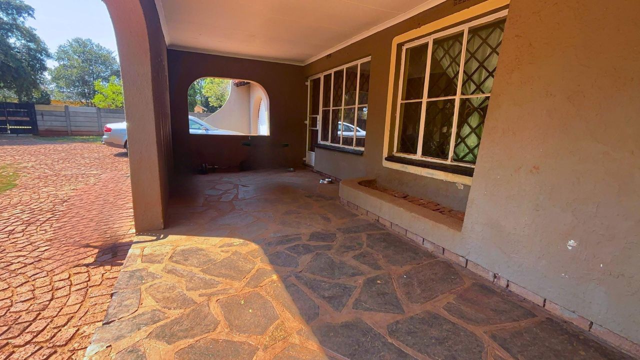 Photo 3 of 20