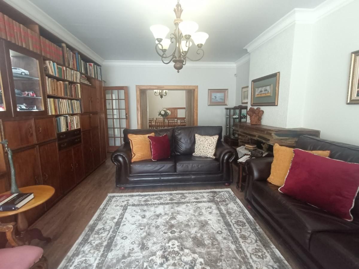 Photo 8 of 25