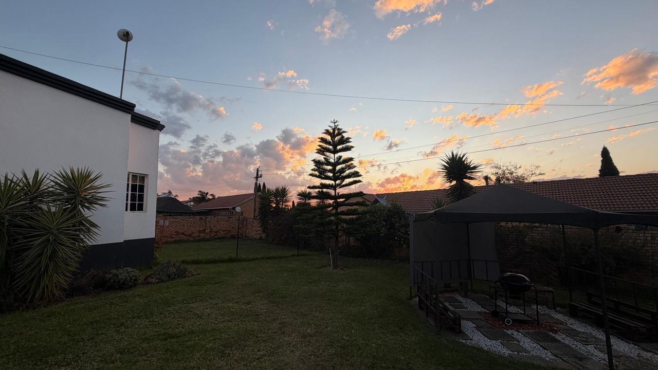 Photo 3 of 17