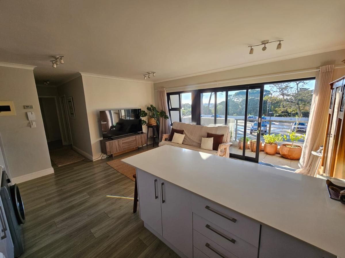 Photo of 2 Bedroom apartment to rent in Kenilworth, Cape Town