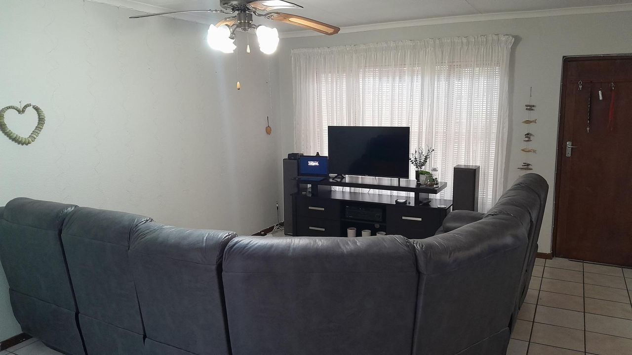 Photo 13 of 50