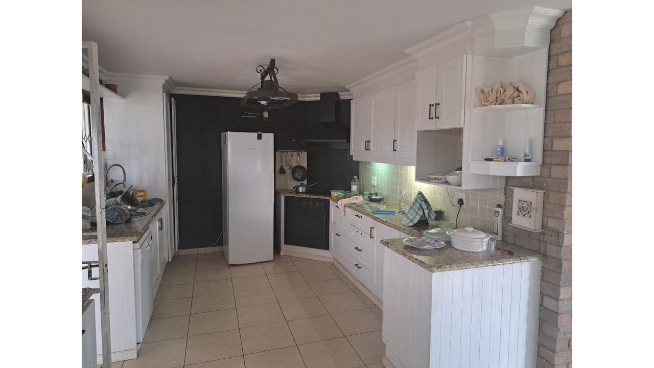 Photo 7 of 14