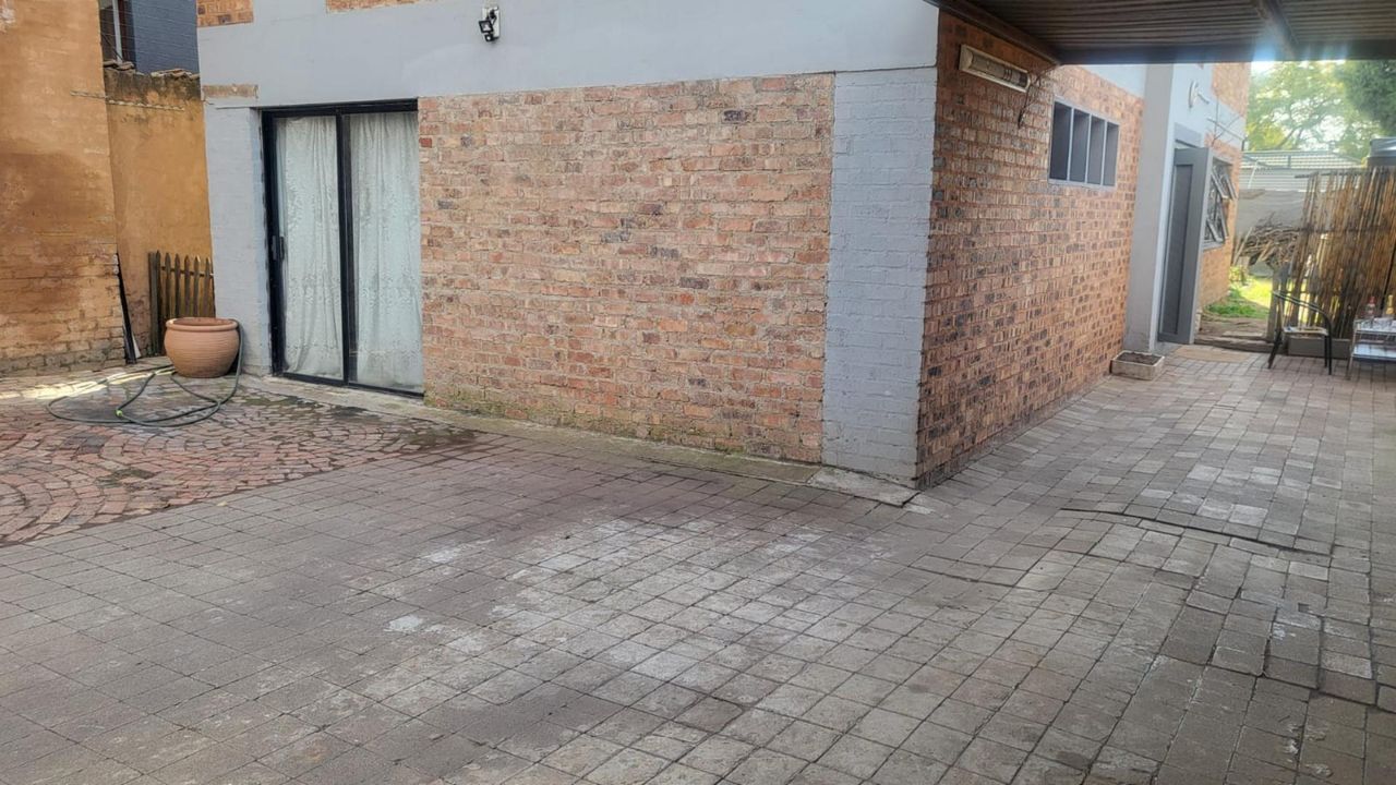 Photo 12 of 20