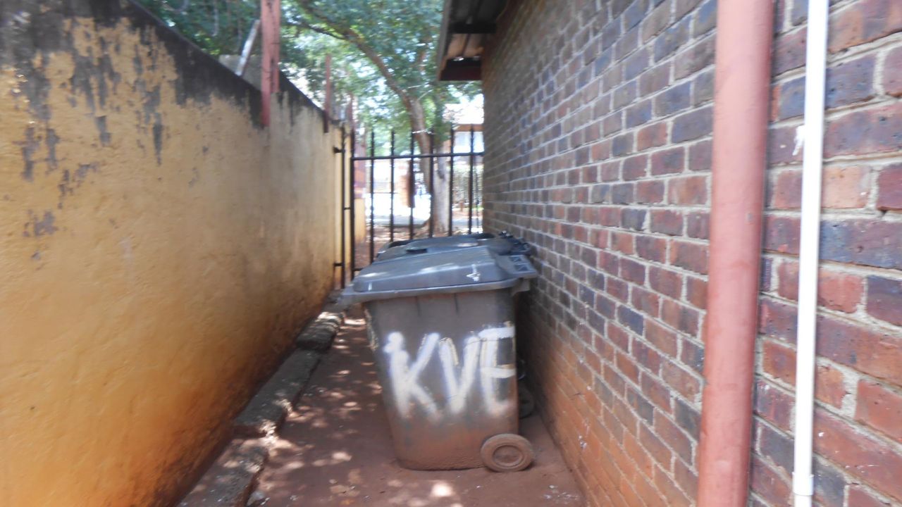 Photo 18 of 23